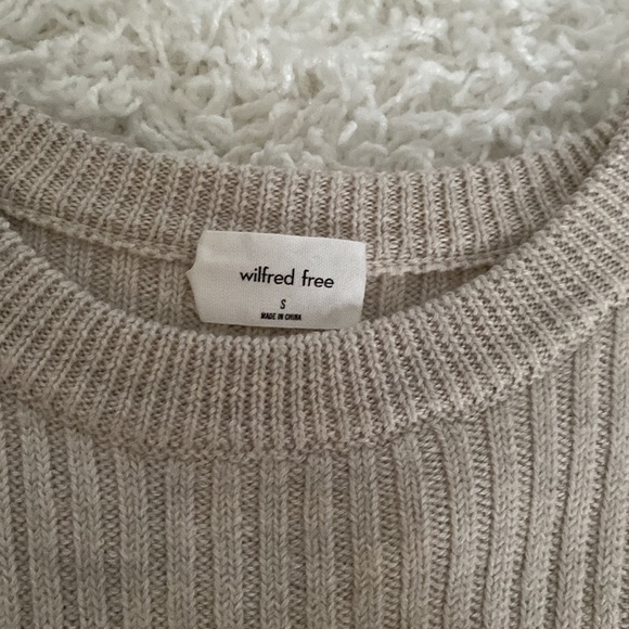 Aritzia Wilfred Sweater in a light cream colour - Picture 2 of 3